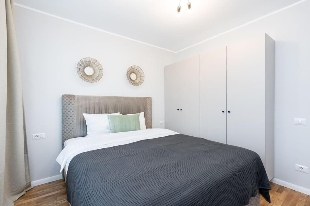 Sunny 2Br Flat - Top Location - Stunning Views Букурещ Екстериор снимка