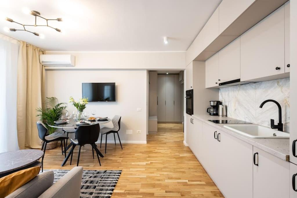 Sunny 2Br Flat - Top Location - Stunning Views Букурещ Екстериор снимка